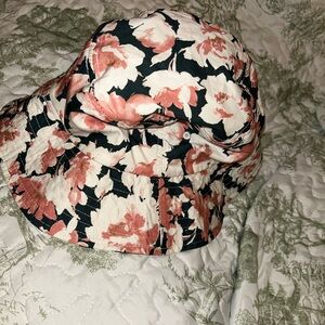 NWT Abercrombie & Fitch Floral Bucket Hat
